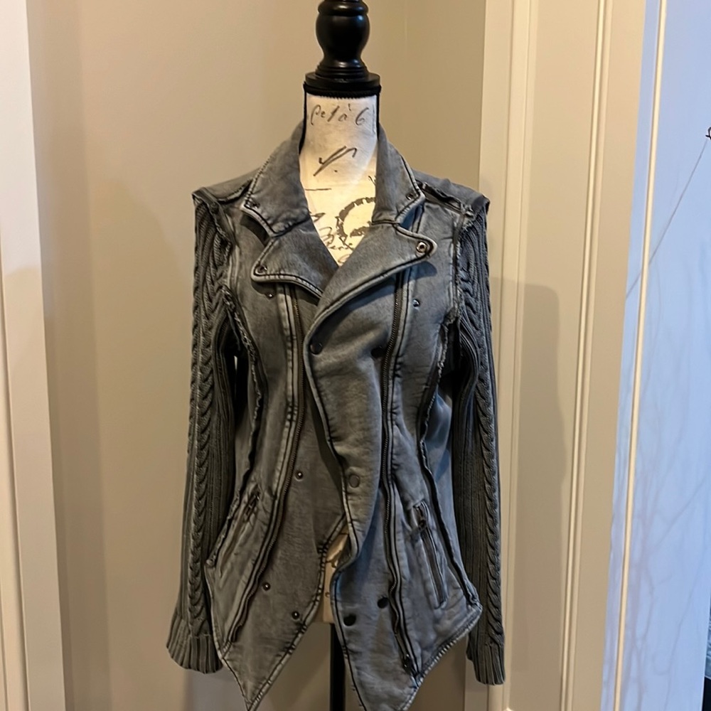 NWOT Ladies Minne Sweater Jacket Size Large!!